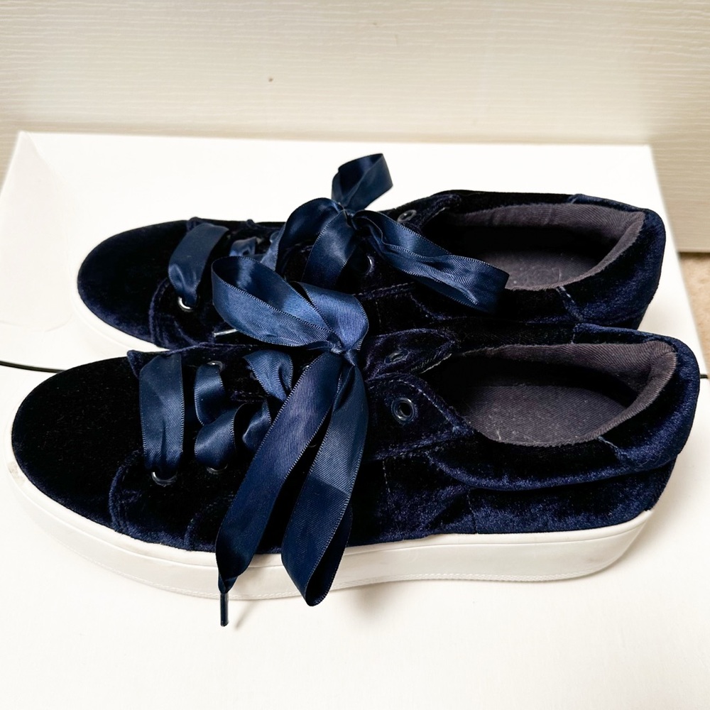 Steve Madden Bertie Navy Velvet Platform Sneaker Size 7.5 - Picture 2 of 4